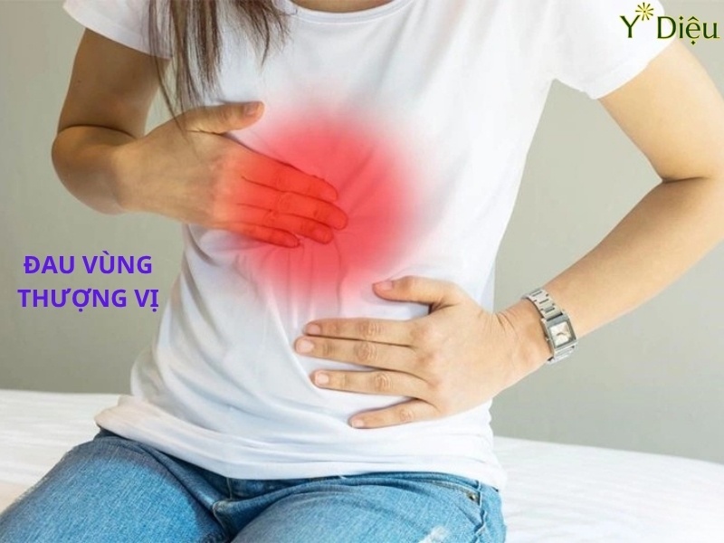 Đau vùng thượng vị cũng là một triệu chứng ung thư dạ dày